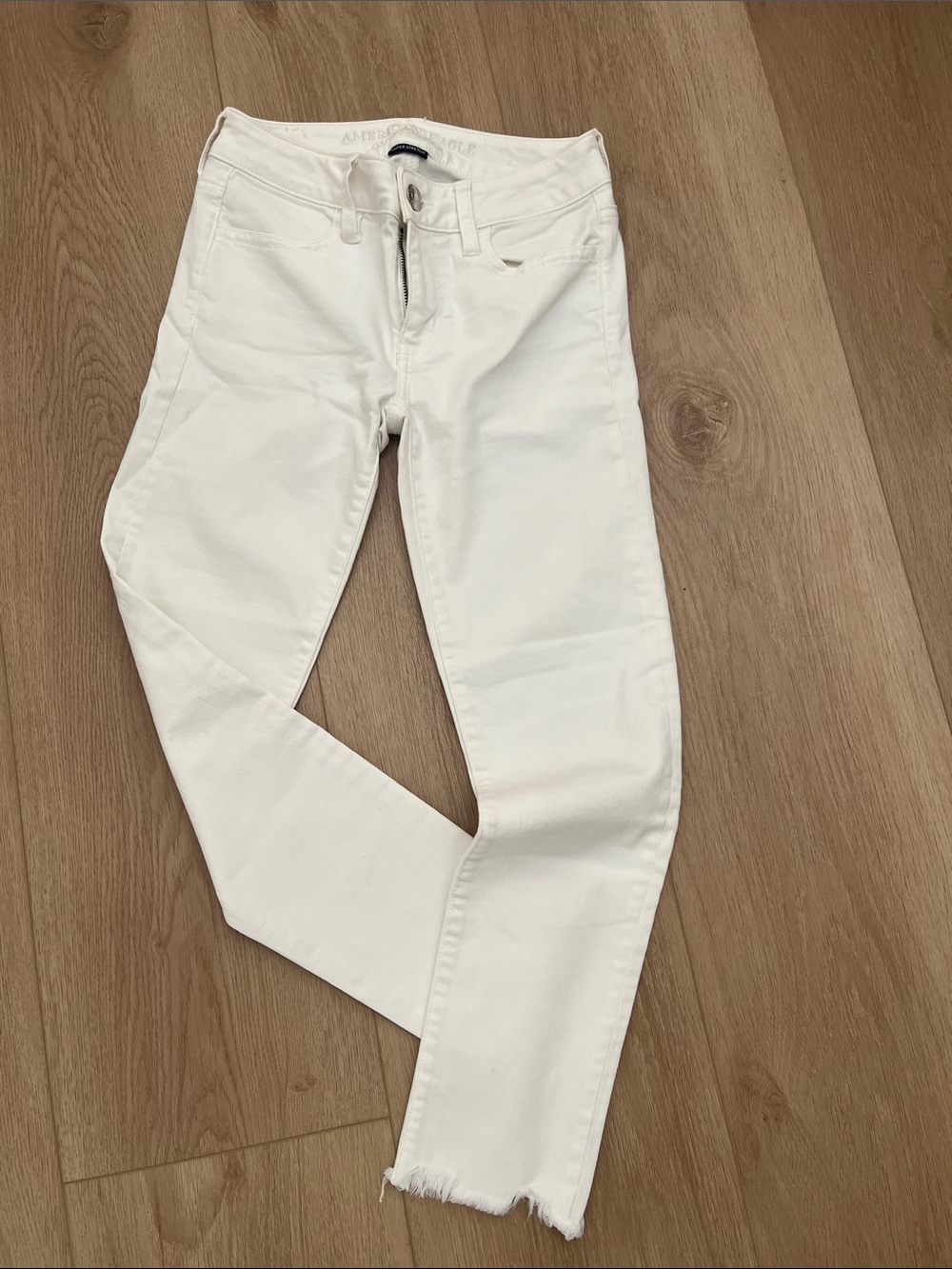 American Eagle Outfitters White Cropped Ankle Jeans with Raw Hem